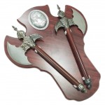 Set 2 Topoare pe suport de lemn decorative de panoplie cu prindere pe perete EMS-234